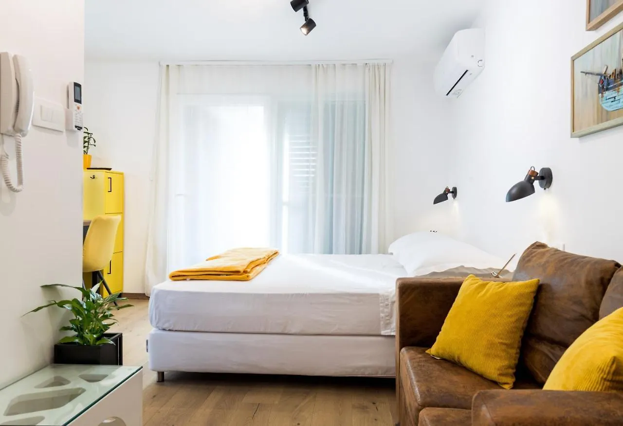 Zuzu Apartment Split