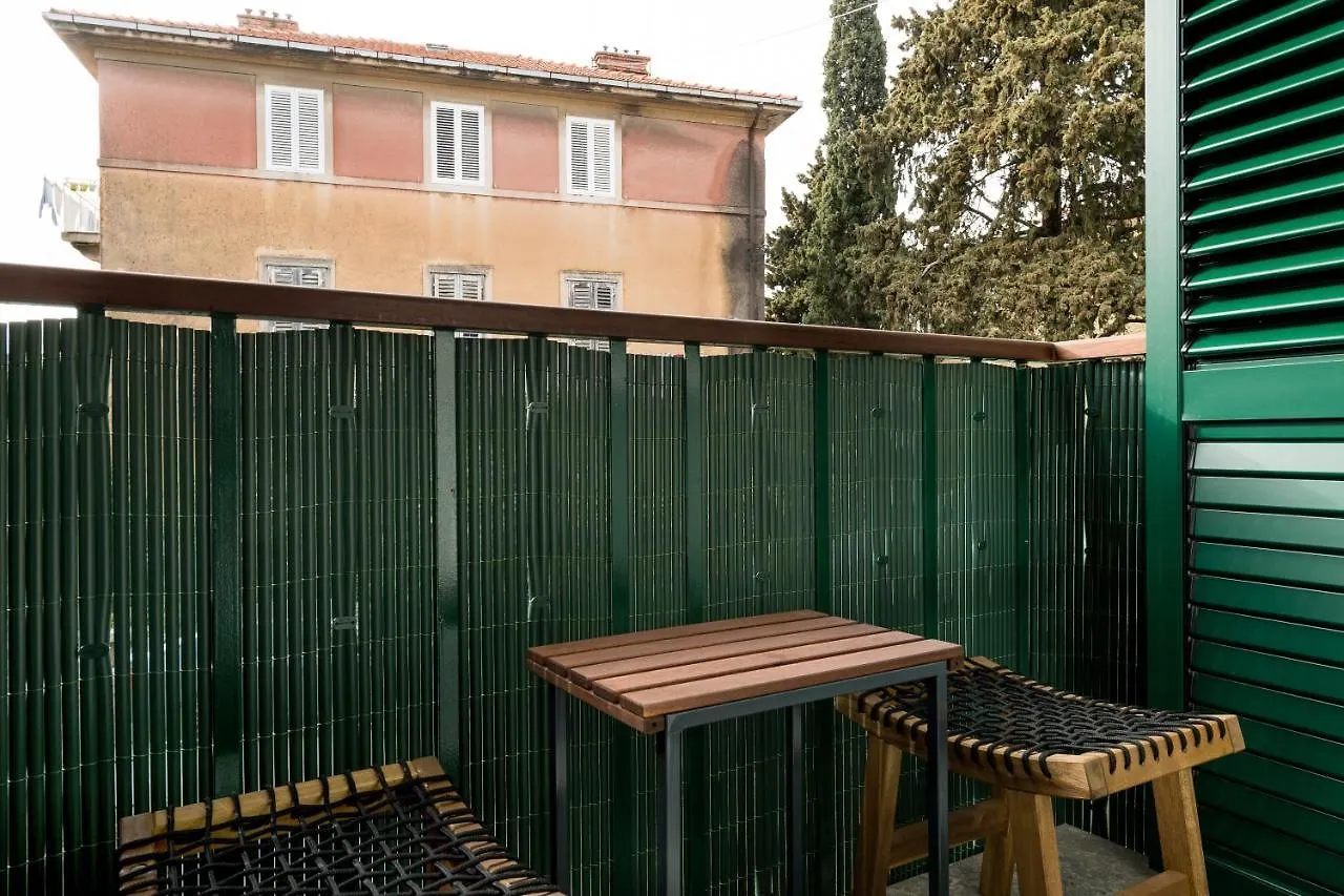 Zuzu Apartment Split